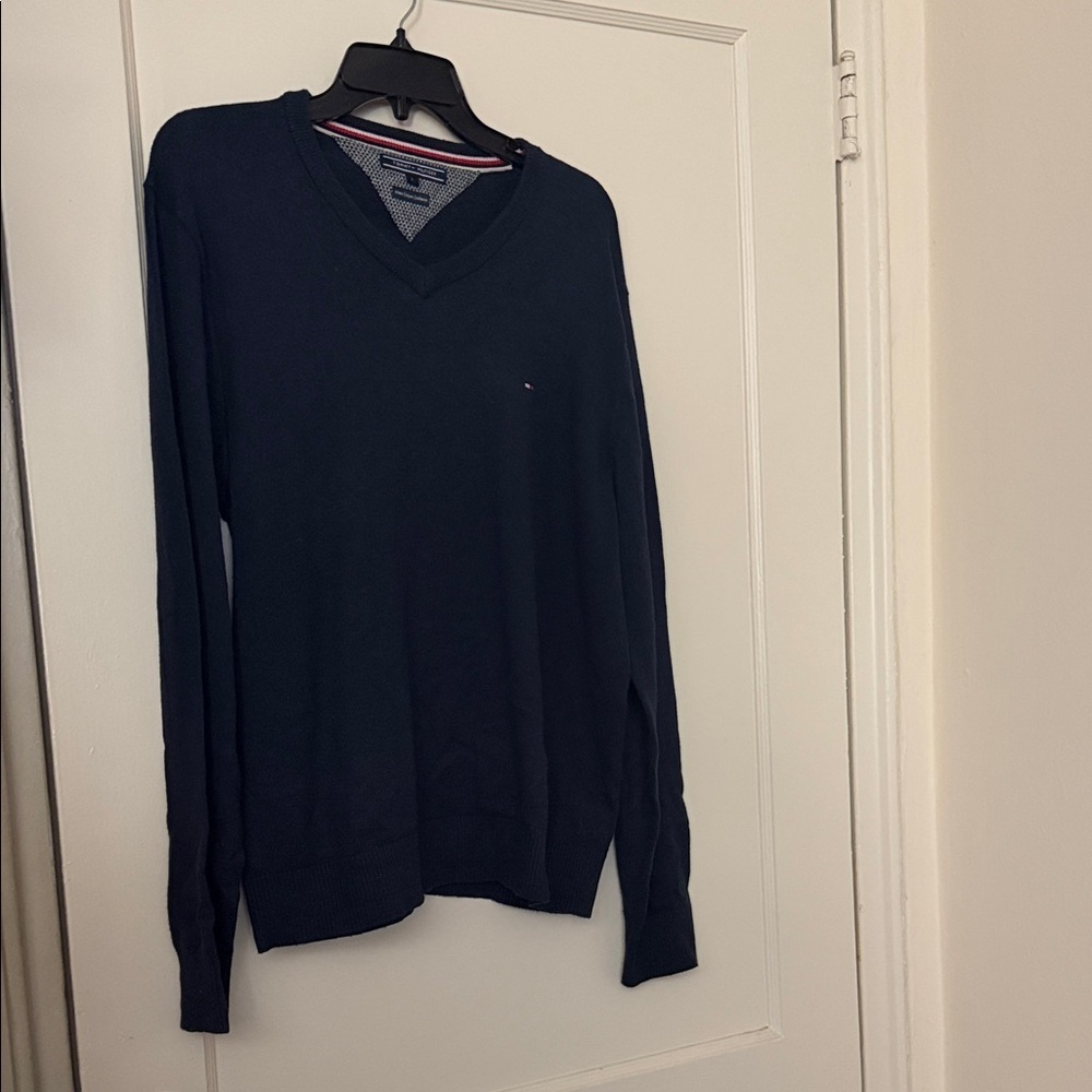 tommy hilfiger Men's Navy V-Neck Sweater size: L